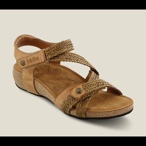 Taos Trulie Sandals Camel color size 39, 8 - 8.5